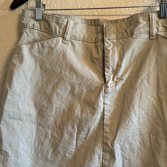 EUC - Dickies khaki skirt with pockets size 12 - Picture 2 of 5